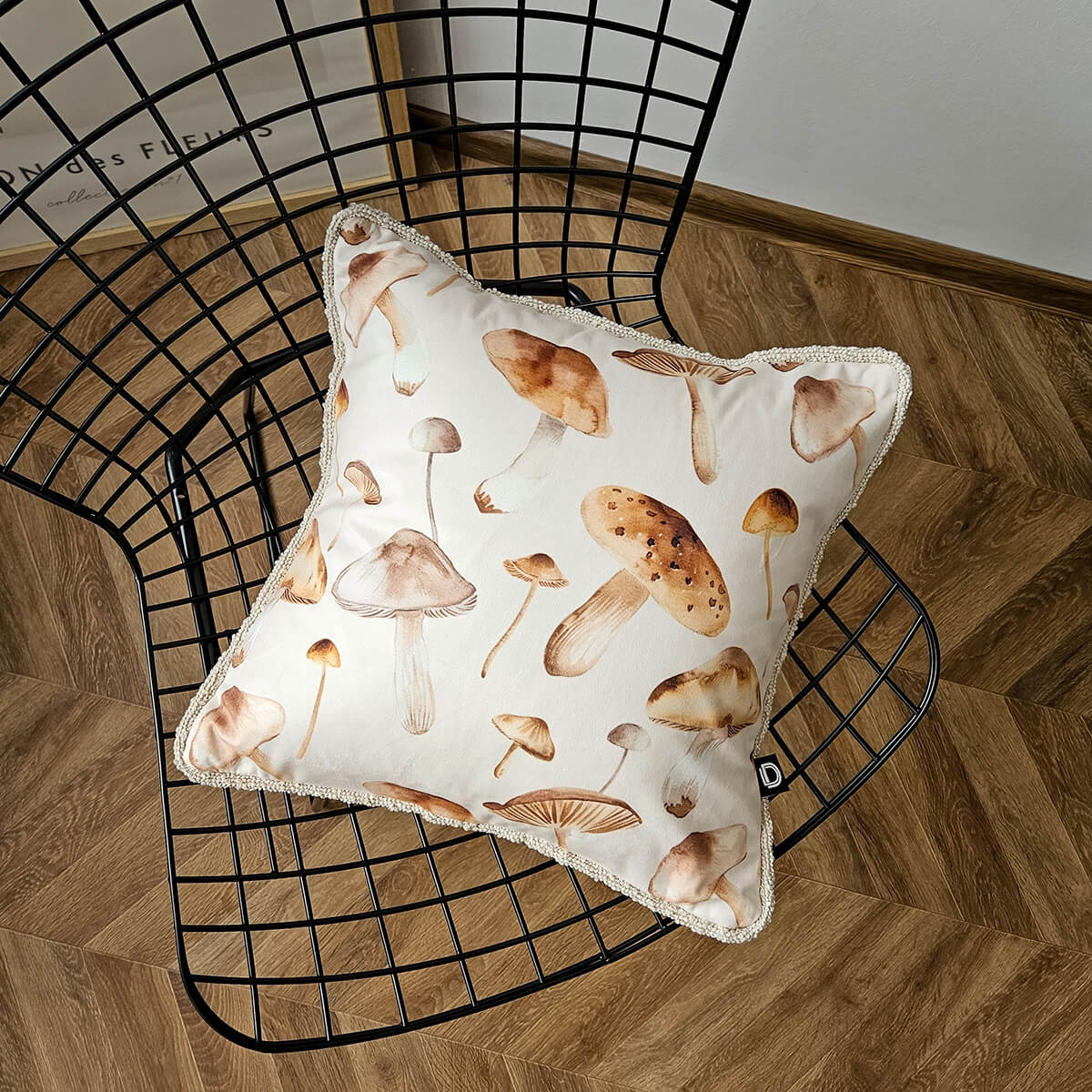 Poduszka AUTUMN BOUCLE wzór AT35 | grzyby na beżowym tle