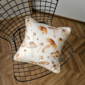 Poduszka AUTUMN BOUCLE wzór AT35 | grzyby na beżowym tle