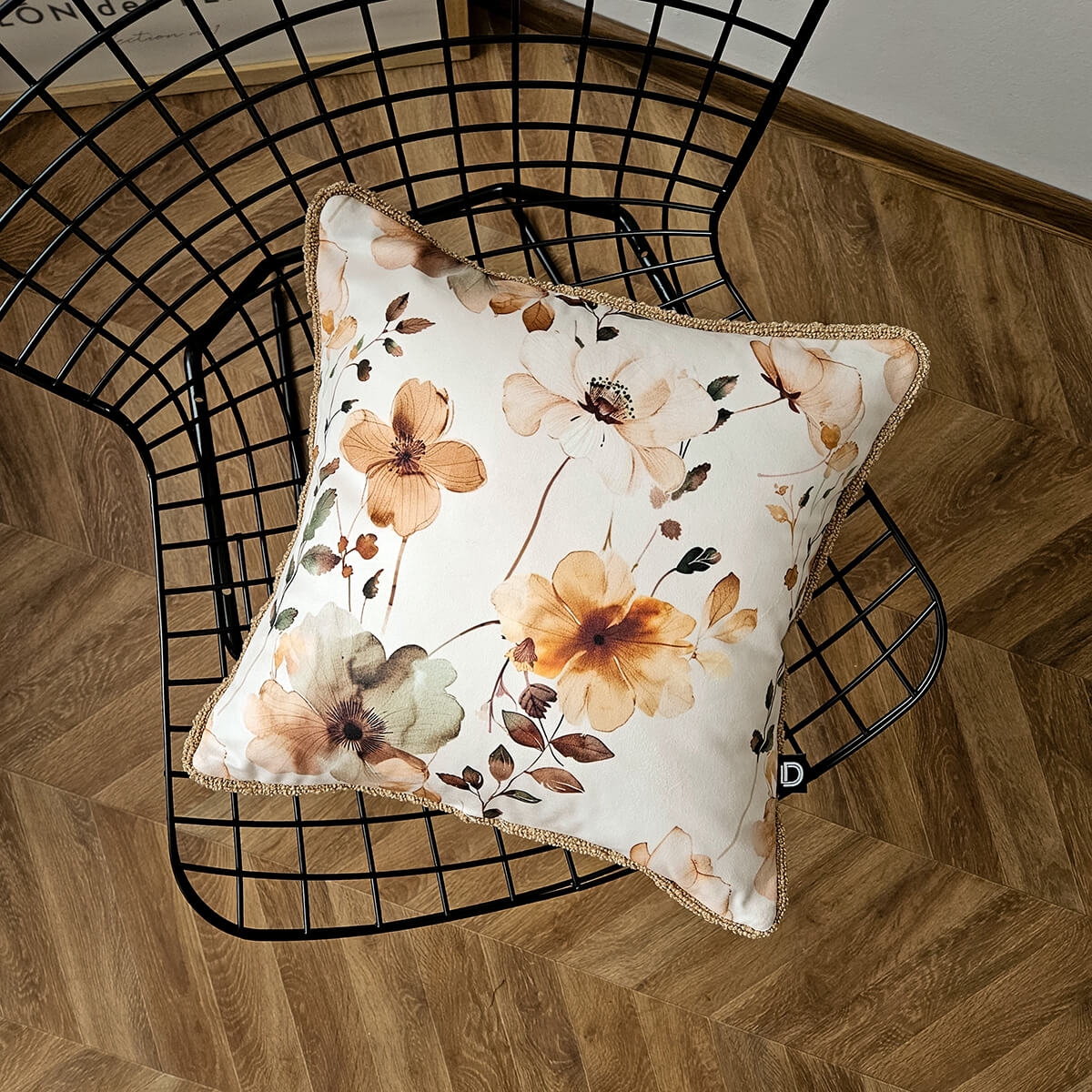 Poduszka AUTUMN BOUCLE wzór AT36 | akwarelowe beżowe kwiaty
